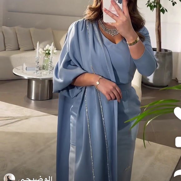 Dresses - Picture 6 of 12